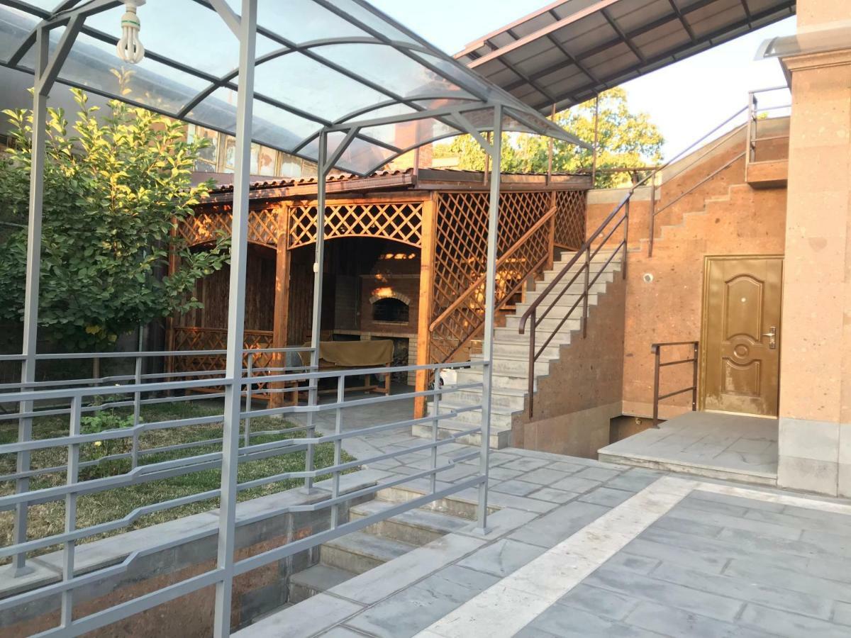 Bright Guesthouse In The Center Of Yerevan! Eksteriør billede