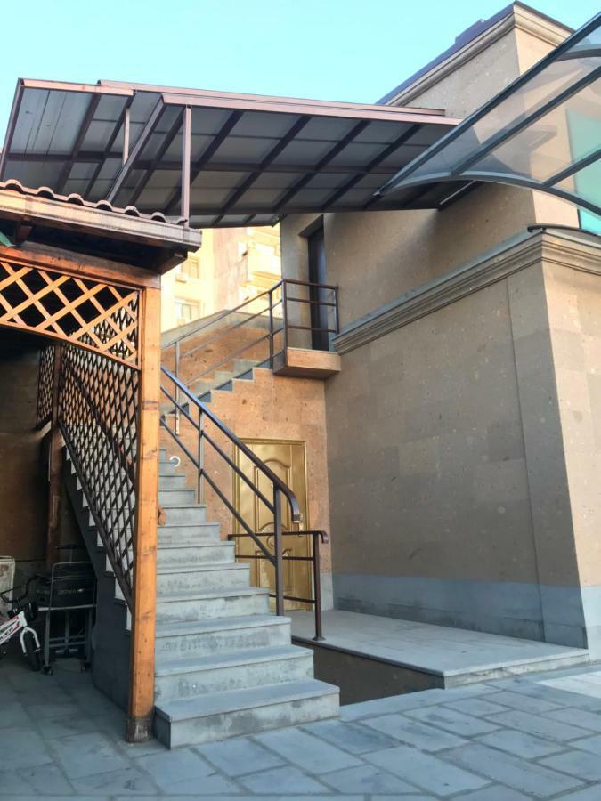 Bright Guesthouse In The Center Of Yerevan! Eksteriør billede